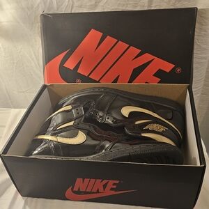 Nike Men's Black and Gold Sneakers